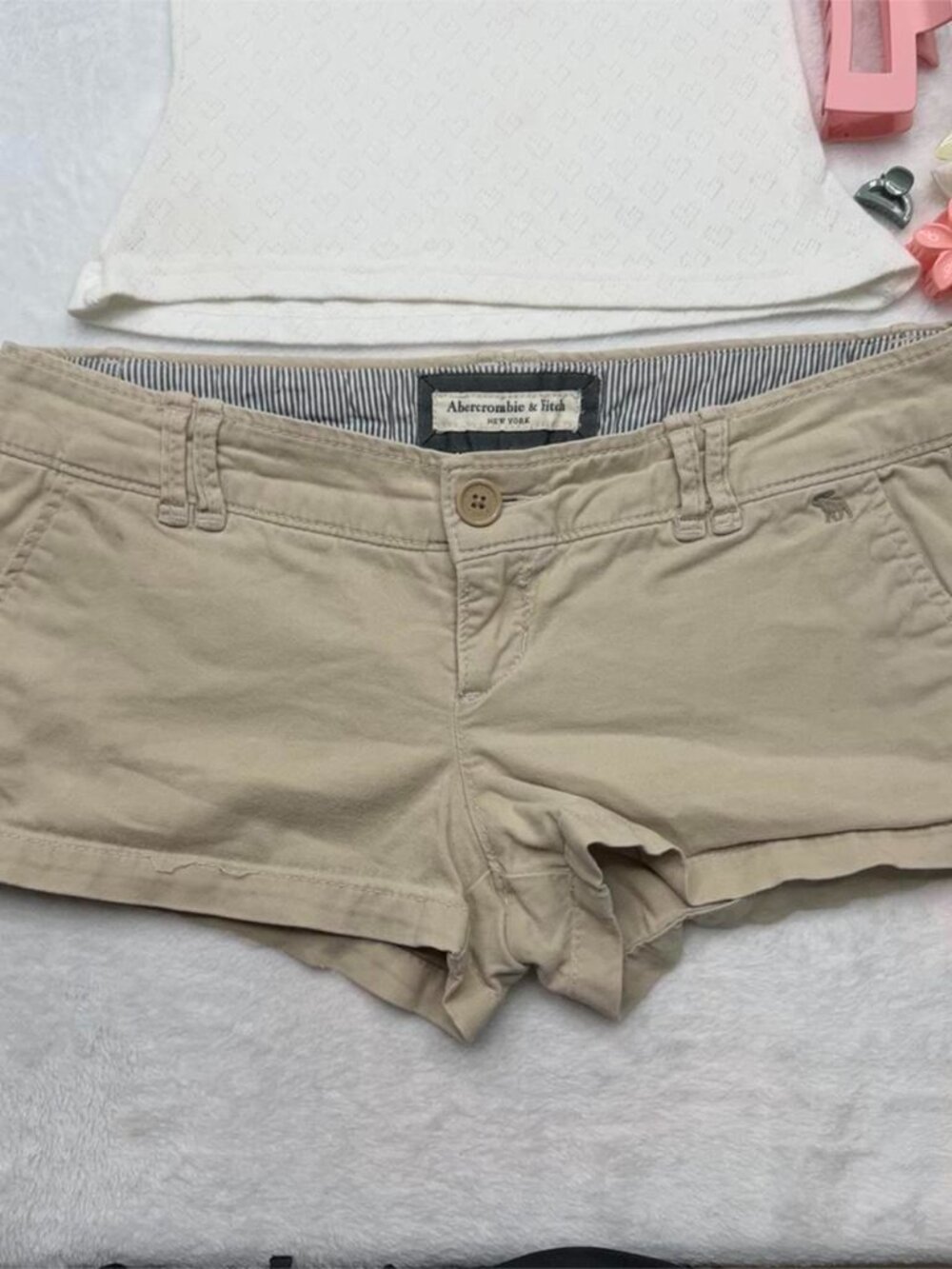 Vintage Abercrombie & Fitch tan low rise shorts